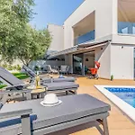 Beautiful In With Kitchen *