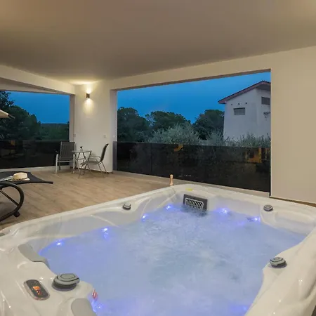 Beautiful In With Kitchen Holiday home