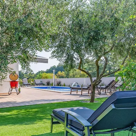 Beautiful In With Kitchen Πόρετς