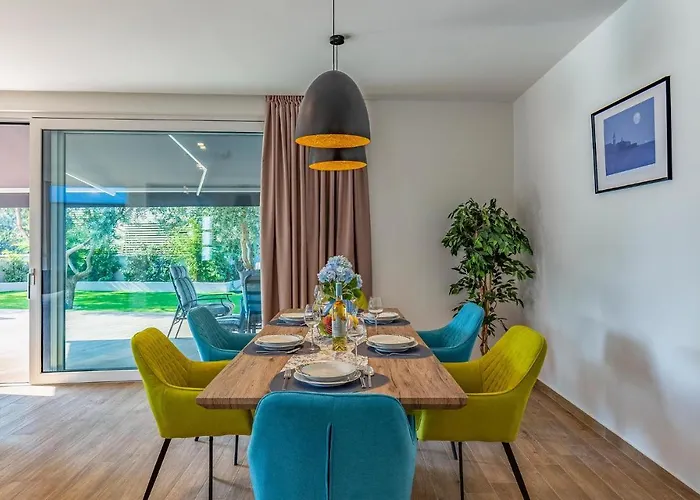 Beautiful In With Kitchen *