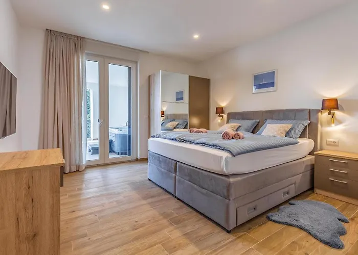 Beautiful In With Kitchen *