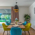 Beautiful In With Kitchen *