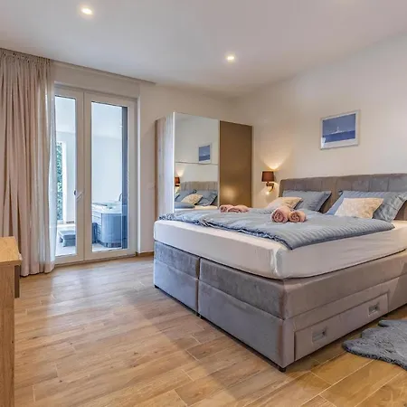 Beautiful In With Kitchen *