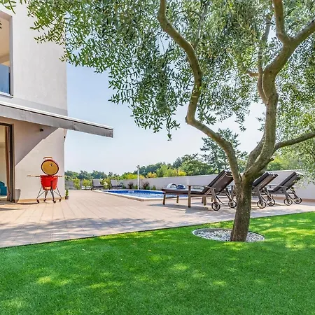 Holiday home Beautiful In With Kitchen Porec