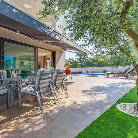 Beautiful In With Kitchen *