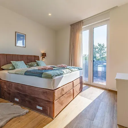 Beautiful In With Kitchen *