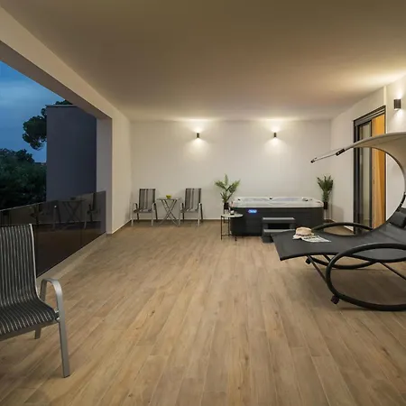 Beautiful In With Kitchen * Porec