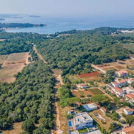 Beautiful In With Kitchen Holiday home