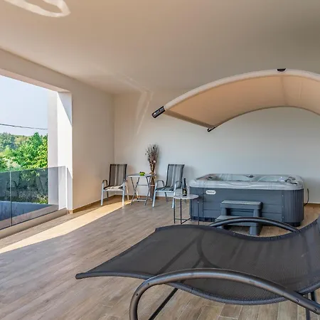 Beautiful In With Kitchen Holiday home