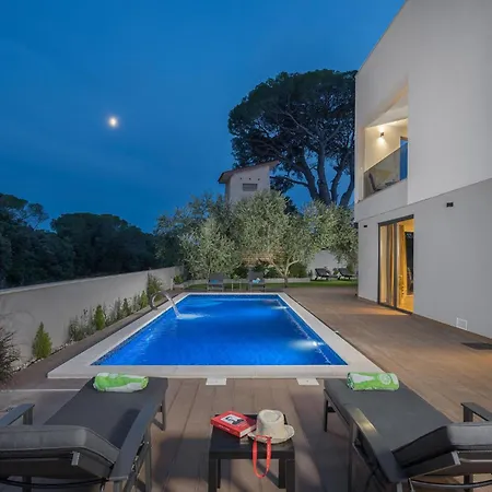 Beautiful In With Kitchen *