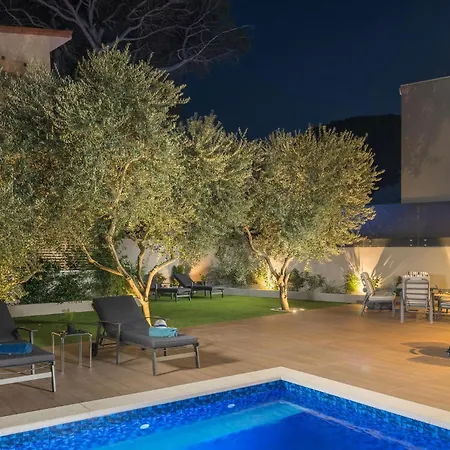 Beautiful In With Kitchen *