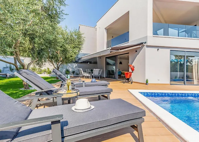 Beautiful In With Kitchen *