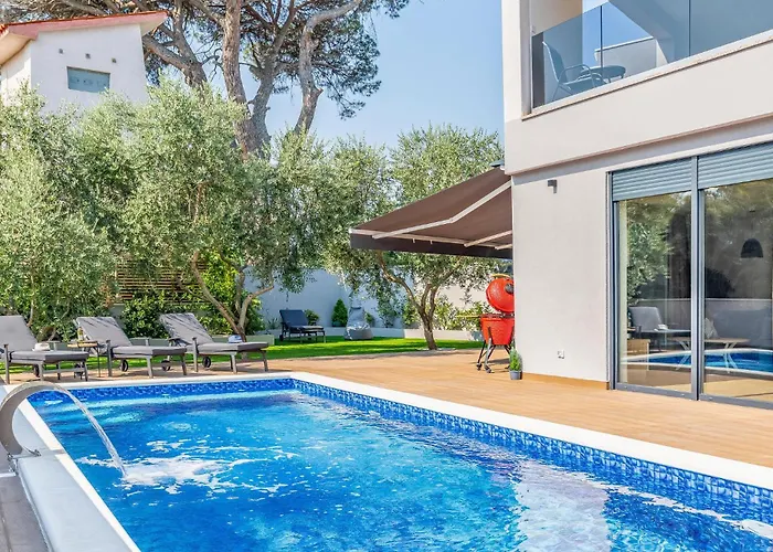 Beautiful In With Kitchen Poreč