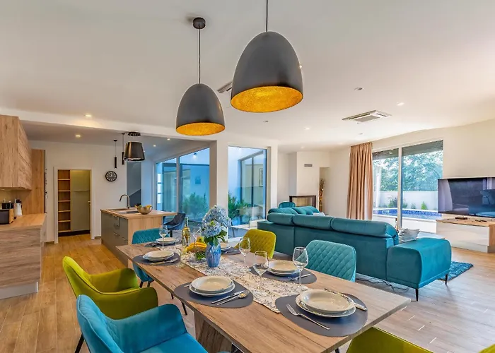 Beautiful In With Kitchen *