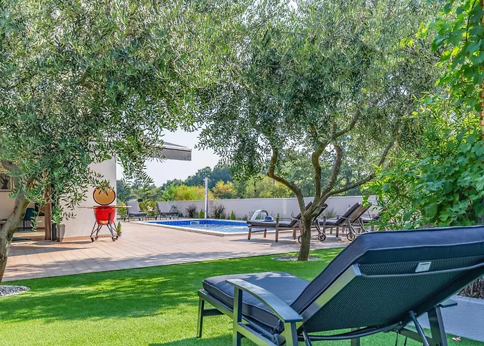 Beautiful In With Kitchen Poreč