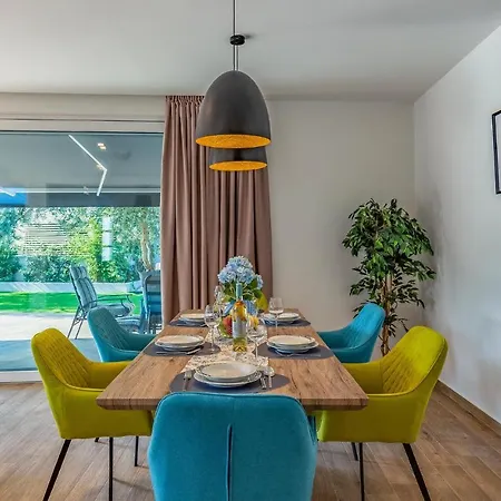 Beautiful In With Kitchen *