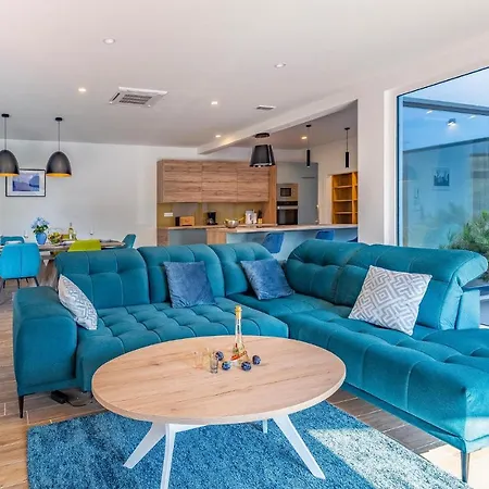 Beautiful In With Kitchen