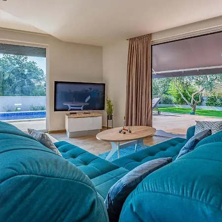 Beautiful In With Kitchen 波雷奇