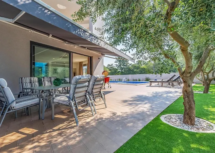 Beautiful In With Kitchen *